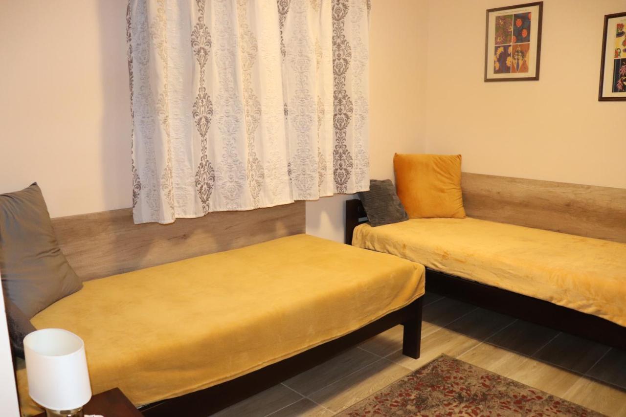 Lidia Vendeghaz Hotel Tata Exterior foto