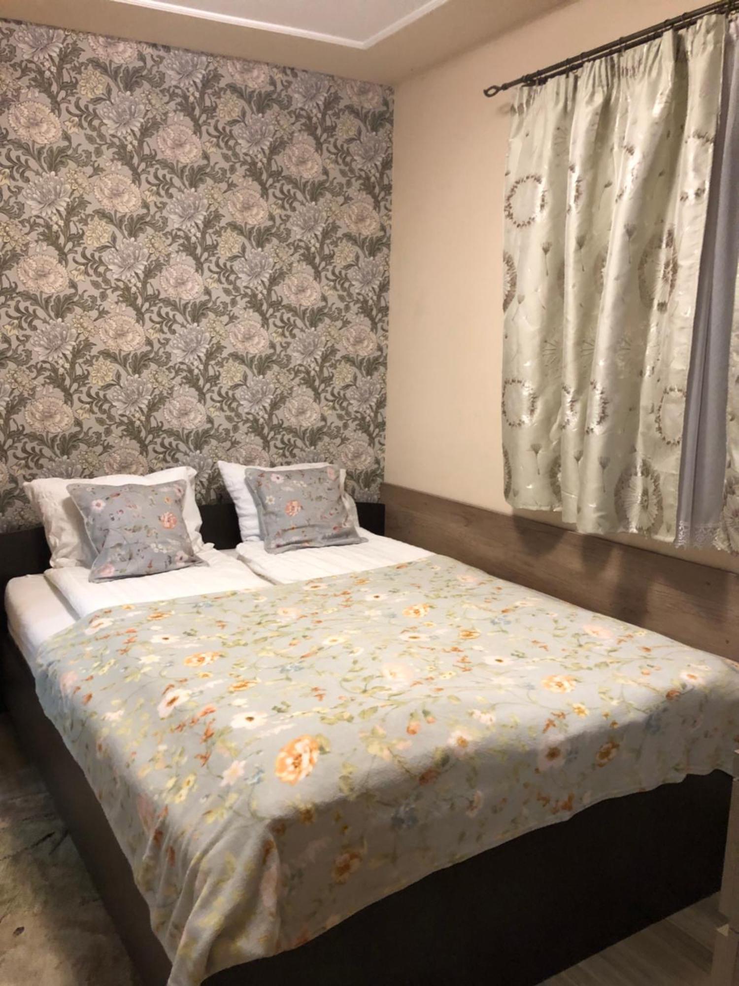 Lidia Vendeghaz Hotel Tata Exterior foto